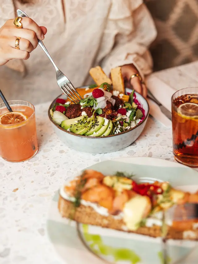 Brunch och lunch inne på La Makka – smoothie bowl och makka