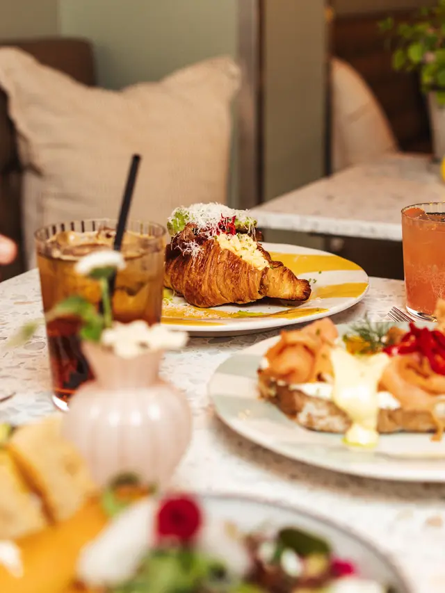 Brunch hela dagen inne på La Makka – croissanter, makkor och kaffe